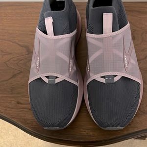 Brooks women’s Levitate 4 LE. BRAND NEW. Size 8.